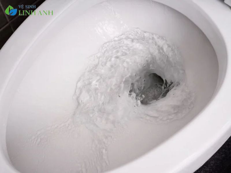 Bồn cầu không xả nước hoặc xả rất yếu
